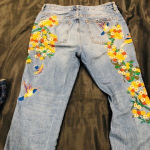 Free people Floral embroidered jeans. Size 30.
